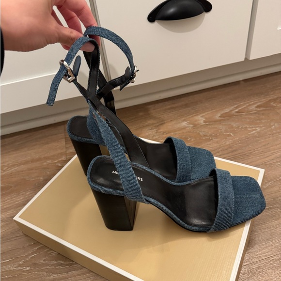 Michael Kors Denim Elegant Blue Block Heel Sandals size 9 worn once! - Picture 5 of 5
